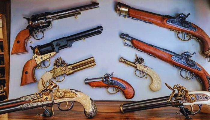 Historical Replica Guns 
